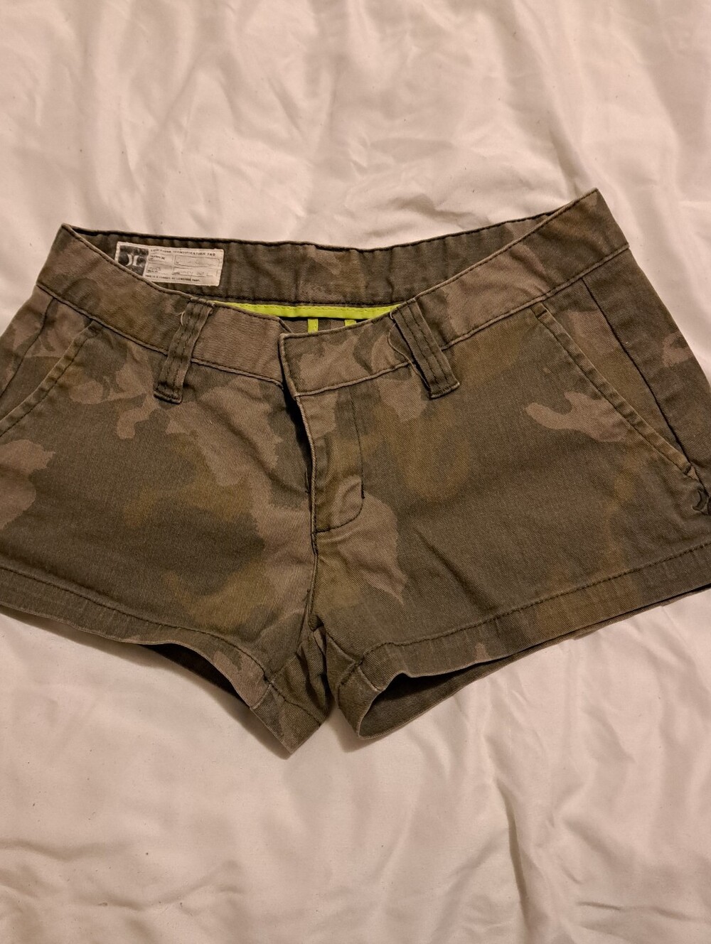 Hurley Camo Print Women’s Shorts - Olive Green
